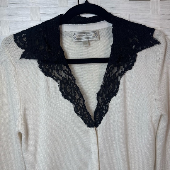 Beyond Vintage Cream Snap Closure with Lace Detail Lightweight Sweater Size S - Picture 3 of 13